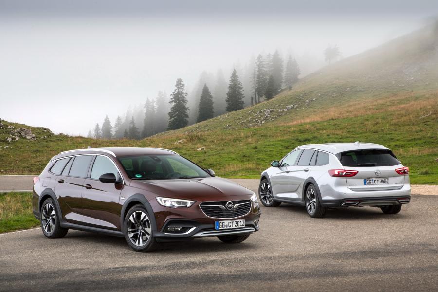  Opel Insignia Country Tourer Turbo D 4x4 Exclusive 2017 года  (фото 37 из 42)